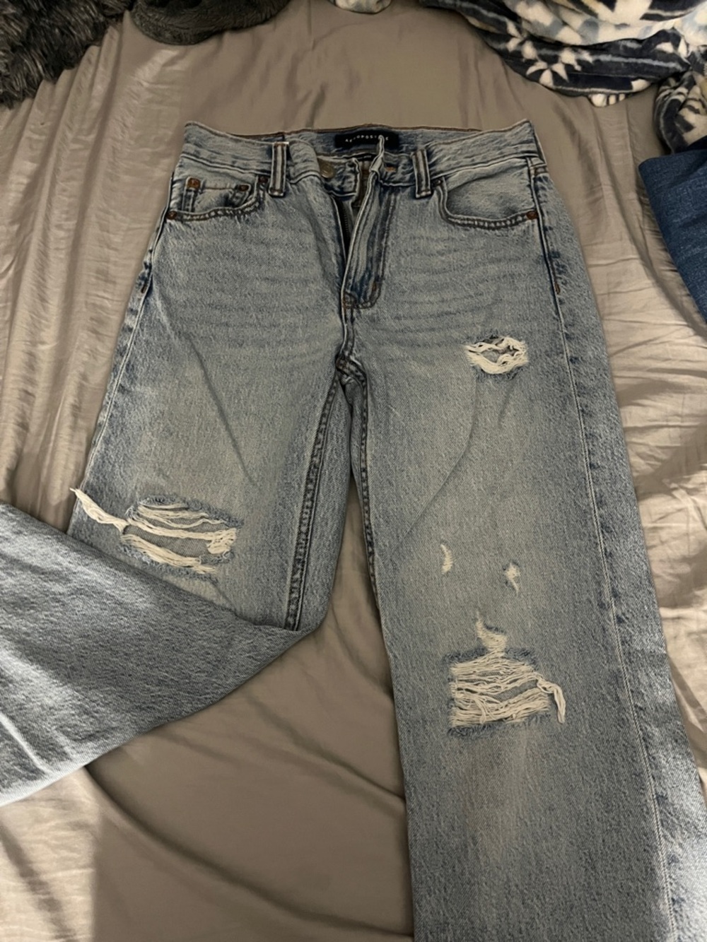 Aeropostale Light Blue Distressed Straight-Leg Jeans
Size 000
Worn once